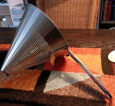 SPITZSIEB EXTRA FEIN❤️EDELSTAHL😍GANZ FEINE MM-LOCHUNG Ø 25 CM GEBRAUCHT TOP  - Bild 1 von 4