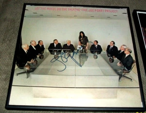 AEROSMITH'S GUITARIST JOE PERRY AUTOGRAPHED LET THE MUSIC DO THE TALKIN ALBUM - Picture 1 of 1