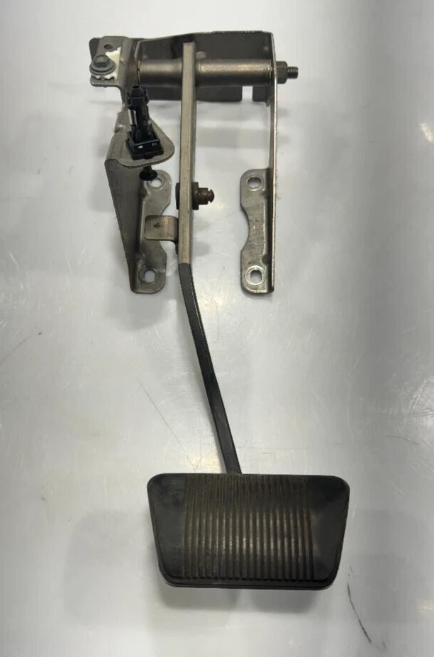 1999 CHRYSLER LHS BRAKE PEDAL ASSEMBLY GENUINE OEM USED MOPAR PART - Image 1 of 4