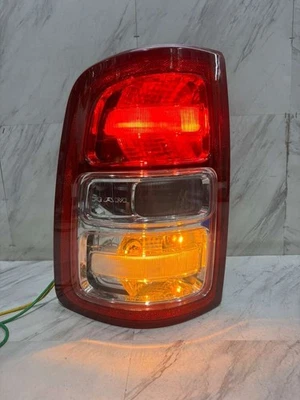 Dodge Ram 2500 3500 2019 2024 luz trasera OEM lado del conductor izquierdo halógeno 68361715AD Foto 1 de 4