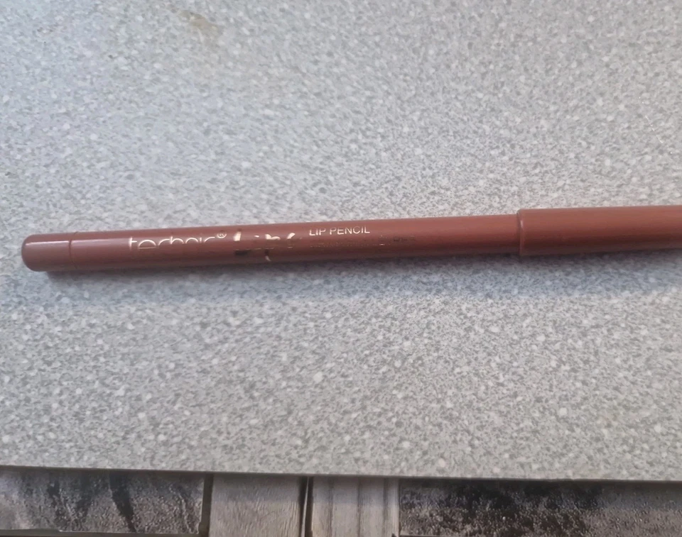 Technic Lip Pencil Nude Nude Brown Shade Charismatic New 0.6g - Image 1 of 1