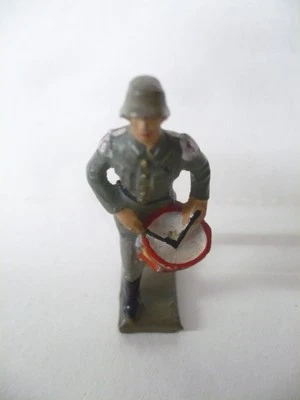 1 VINTAGE LINEOL WW2 GERMAN MARCHING SNARE DRUMMER - 4cm - from 1930's - Image 1 of 2
