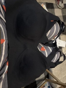 Brooks Holds me in Dare Strappy Run Bra - Picture 1 of 5