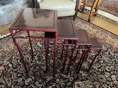 Palo de rosa chino estilo Ming - Juego de 4 mesas anidadoras Foto 1 de 4