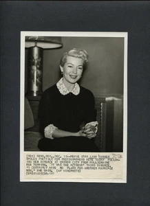 LANA TURNER EN CARSON CITY DESPUÉS DEL DIVORCIO - FOTO CANDIDA DE COLECCIÓN 1952 - Imagen 1 de 2