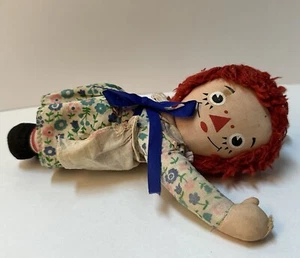 Vtg 1970's RAGGEDY ANN HUGGING Stuffed Rag Doll 7" Knickerbocker Much Loved - Picture 1 of 8