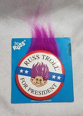 RUSS FOR PRESIDENT BUTTON 3" Muñeca Russ Troll - NUEVA EN TARJETA - Cabello Fucsia Foto 1 de 2