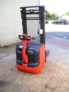 HOCHHUBWAGEN,AMEISE,STAPLER,DEICHSELSTAPLER,STABLER,LINDE , L 14 ,Servo Bj. 2013 - Bild 1 von 10