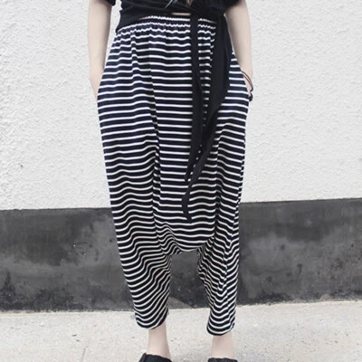 Calça harém feminina listrada preta e branca gota virilha elástica cintura - Imagem 1 de 4