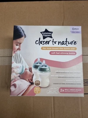 Tommee Tippee Biberon 260ml Anti-coliche Soft Feel Collo Largo Confezione da 2 - Immagine 1 di 2