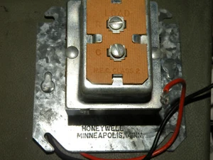 Honeywell Tradeline AT72D 1501 Transformer 240 / 25 Volt Internal Fusible Link - Picture 1 of 6