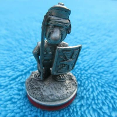 ASTERIX & OBELIX Römer Schachfigur BAUER Legionär Verband Zinnfigur Zinn MAYFAIR - Bild 1 von 3