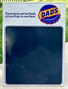 1976 Original Vintage Dad’s Root Bier Kreidetafel Menü Blechschild geprägt Soda - Bild 1 von 9