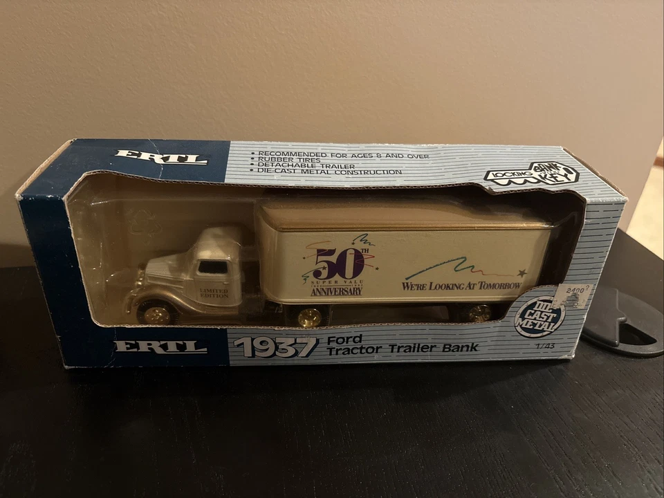 ERTL 1937 Ford Tractor Trailer Bank 50th Anniversary Super Valu (1992) Orig Box - Image 1 of 4