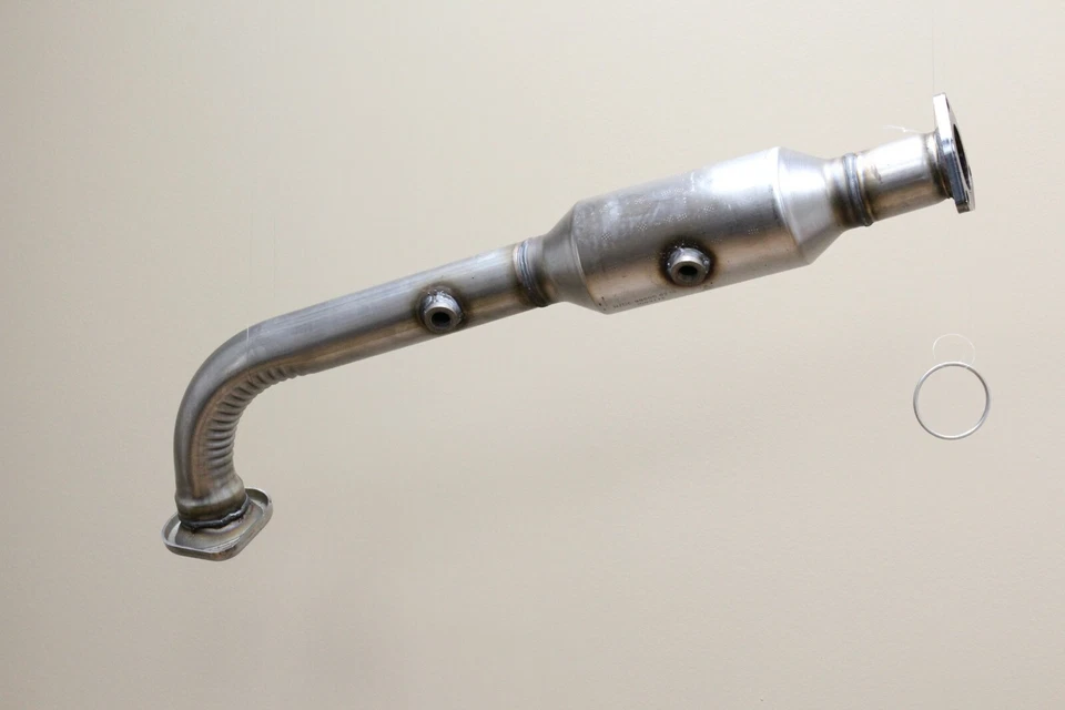 2007 2008 2008 Honda CR-V 2.4L L4 Catalytic Converter - Image 1 of 1