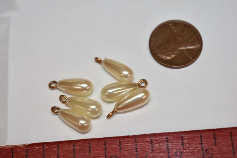 DE COLECCIÓN 6 COLGANTES GOTAS PERLAS IMITACIÓN LÁGRIMA PLÁSTICO BLANCO JAPÓN 6 x 16,5 mm Foto 1 de 1