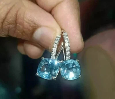 2 克拉靠垫实验室制作蓝色黄玉吊坠耳环 14K 镀白金 — 第 1/4 张图片