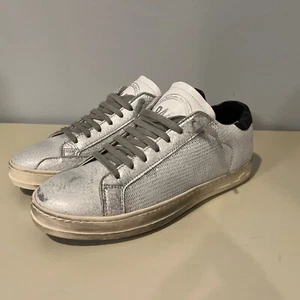 P448 E9 Space John Low Top Sneakers Metallic Silver Crackle Casual EU 39 US 8.5 - Picture 1 of 8