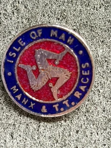 VINTAGE ISLE OF MAN MANX & T.T. RACES PIN BADGE - MOTORBIKE MOTORCYCLE - Picture 1 of 3