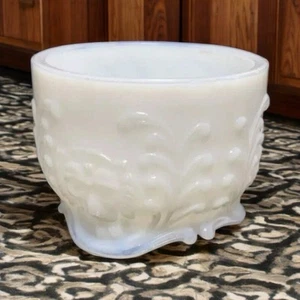 Lion Opaque White Milk Glass Mini Bowl / Trinket Dish Vintage - Picture 1 of 13