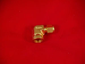 Codo hembra Swagelok, latón, 3/8", B-600-8-6 - Imagen 1 de 1
