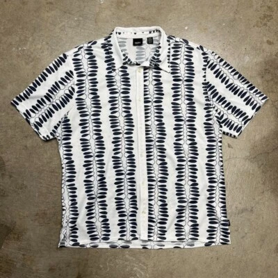 Camisa vintage Y2k Mossimo manga corta abotonada XL patrón geométrico Foto 1 de 4