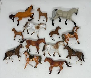12er Set Mini Pferdefiguren aus Kunststoff von Just Play - Bild 1 von 9