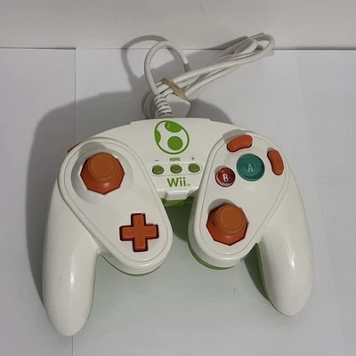 Yoshi Wired Fight Pad Controller Nintendo Wii GameCube Style Official 085-006 - Image 1 of 4