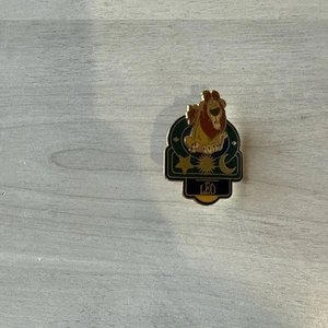 Disney Trading Pin, Leo, 2002 Zodiac Series, Lambert The Lion - Imagen 1 de 3