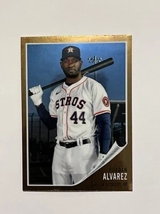 2024 Topps Chrome Lids Mitchell & Ness Yordan Alvarez Gold #12 Astros SP - Bild 1 von 2