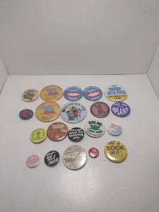 Botones/Pins Vintage Surtidos 20 Tamaños Varios ~ Disney y Varios Anuncios  - Imagen 1 de 3