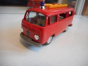 Gama VW Volkswagen T2 Fire Brigade in Red on 1:42 - Imagen 1 de 2