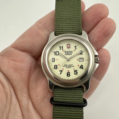 Reloj Pulsera Vintage Ejército Suizo 6000 Estilo Militar Esfera Blanca Cuarzo Correa OTAN Foto 1 de 4