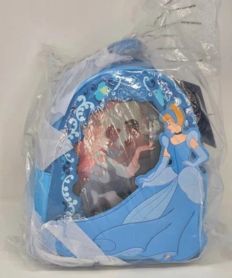 MOCHILA CENICIENTA NUEVA CON ETIQUETAS DISNEY LOUNGEFLY LENTICULAR 2 ESCENAS ~ ENVÍO GRATUITO A EE. UU. Foto 1 de 4