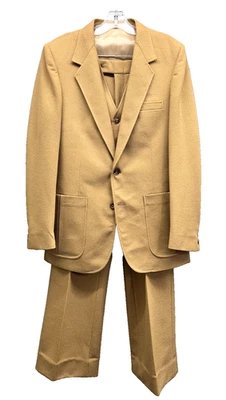 Terno Mod Vintage Anos 70 3 Peças Masculino Cor Camelo Perna Flare Colete Lazer Discoteca - Imagem 1 de 4