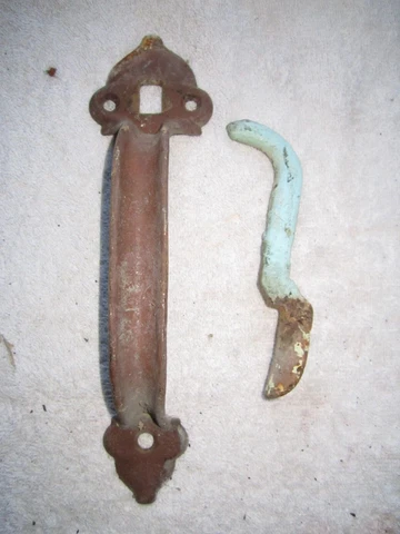 ANTIQUE VINTAGE RUSTIC 9 3/4" CAST IRON HANDLE WITH THUMB LEVER, BARN SHED GATE Cover