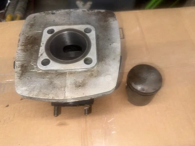 71-74 Suzuki ts-125 cilindro y pistón, 11210-28000 Foto 1 de 4