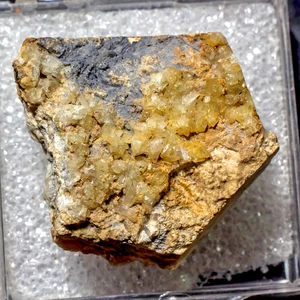 Brazilanita: mina Smith (Chandlers Mill), Newport, Sullivan Co., miniatura NH - Imagen 1 de 3