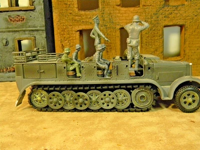 Portaaviones de tropas Hanomag alemanes siglo XXI Segunda Guerra Mundial 1/32 (oct. Anuncio) Foto 1 de 4