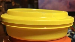 Vintage Tupperware Servier- & Verschlussschüssel gelb #1206 mit Deckel gebraucht - Bild 1 von 1