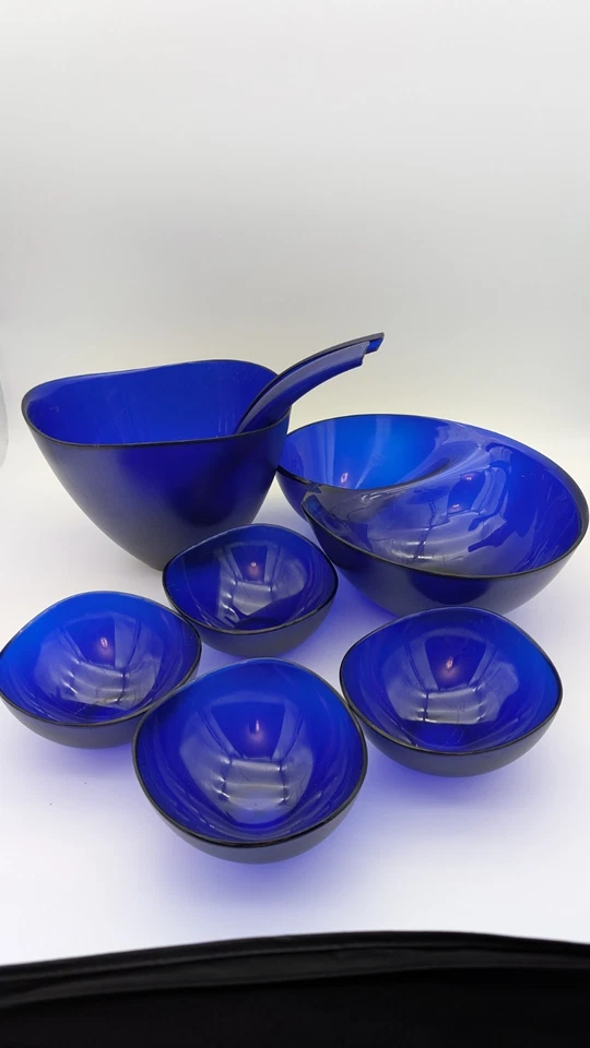 Juego de servir ensalada acrílica Wovo de colección con pinzas y aderezo azul cobalto Foto 1 de 4