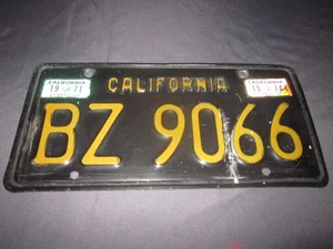Placa de licencia vintage '63 California negra amarilla BZ 9066 1971 1974 etiquetas - Imagen 1 de 9