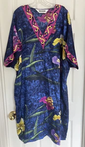 Vintage Winlar Kaftan Einheitsgröße Einheitsgröße Muumuu lebendige Blumen rosa marineblau lila seidiges Gefühl - Bild 1 von 5