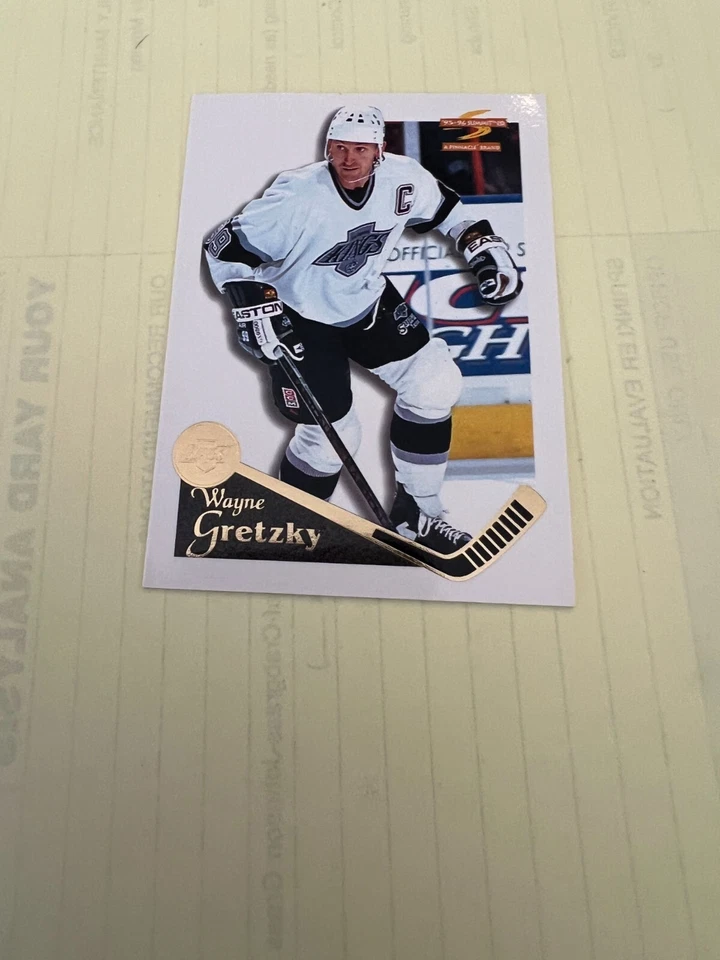WAYNE GRETZKY L.A. KINGS 1995 SUMMIT EDITION NHL HOCKIEY CARD #24 THE GREAT ONE - Image 1 of 2