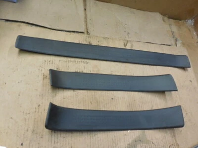 Audi A4 2002-2008 Juego de 3 placas de desgaste de umbral de puerta inferior trasero Foto 1 de 4