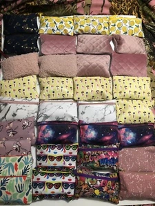Borsa Ipsy con prodotti per l'igiene femminile - Foto 1 di 8
