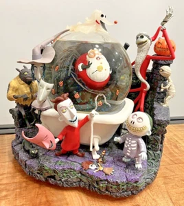 DISNEY NIGHTMARE BEFORE CHRISTMAS JACK SKELLINGTON CAPTURES SANTA SNOW GLOBE - Picture 1 of 17