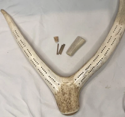 Tabla de cuna de asta de alce natural artesanal - nueva, nunca usada - incluye clavijas y soporte Foto 1 de 4