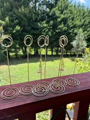 Suporte de cartão suporte de fio cor dourada pacote com 8 suportes para menu, foto, 8,5 pol. de comprimento. - Imagem 1 de 2