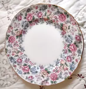 Vintage Crown Staffordshire Fine Bone China Shamrock 8 Inch Plate - Picture 1 of 5